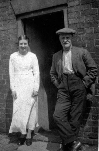 Robert Gilbourne and daughter Rosie, Brinsley 1936